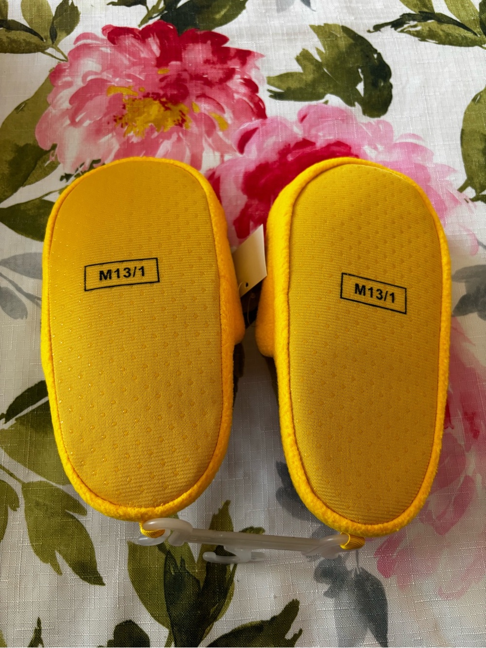 Kids Emoji Slippers multiple sizes - Picture 3 of 3